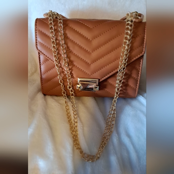 NWOT TRENDY STRUCTURED CROSSBODY - Picture 4 of 12